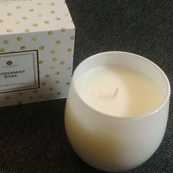 Just in! NIB Huntington Home Candle Peppermint Bark - Picture 5 of 6
